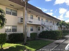Building Photo - 9915 SW Sandalfoot Blvd