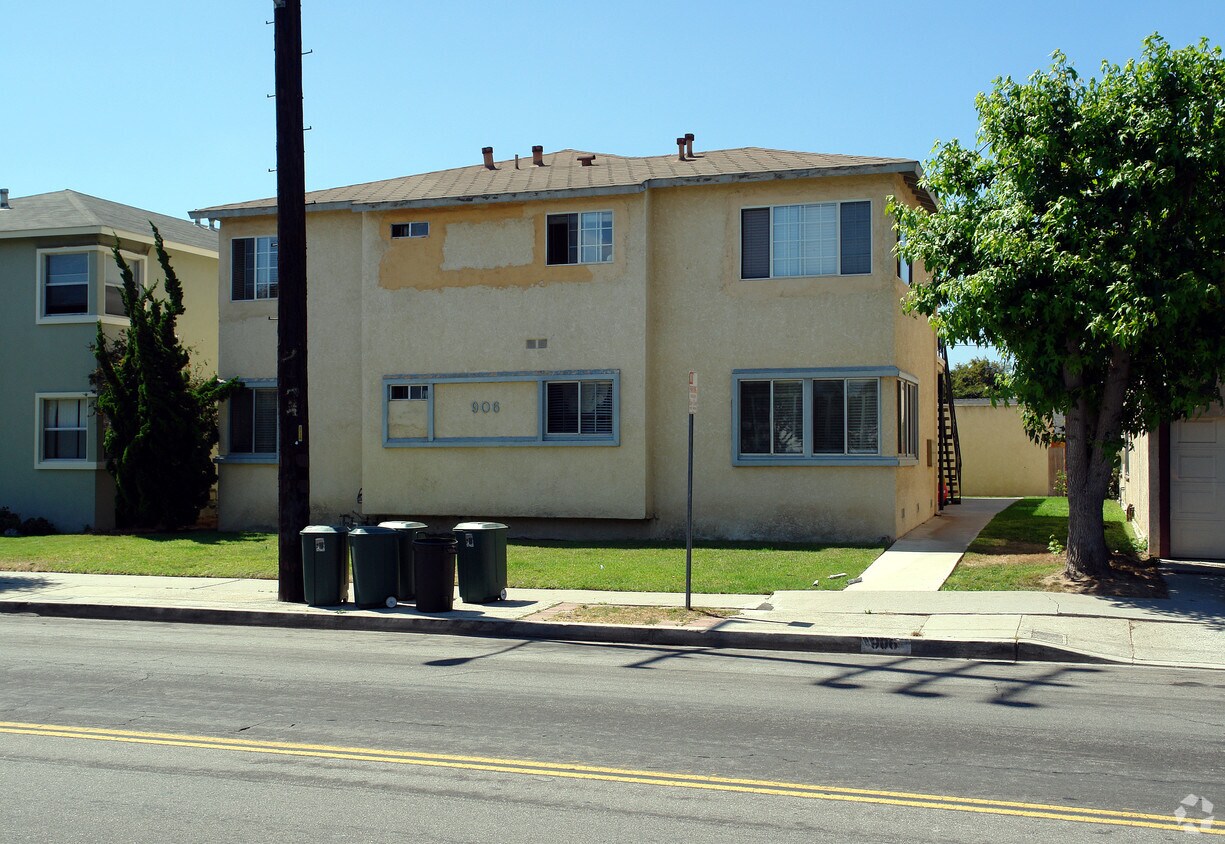 Building Photo - 906 E Imperial Ave