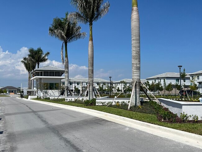 Foto del edificio - 651 SE 14th Ct