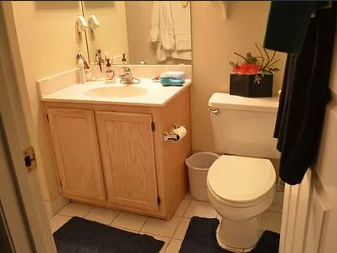 Building Photo - R0107