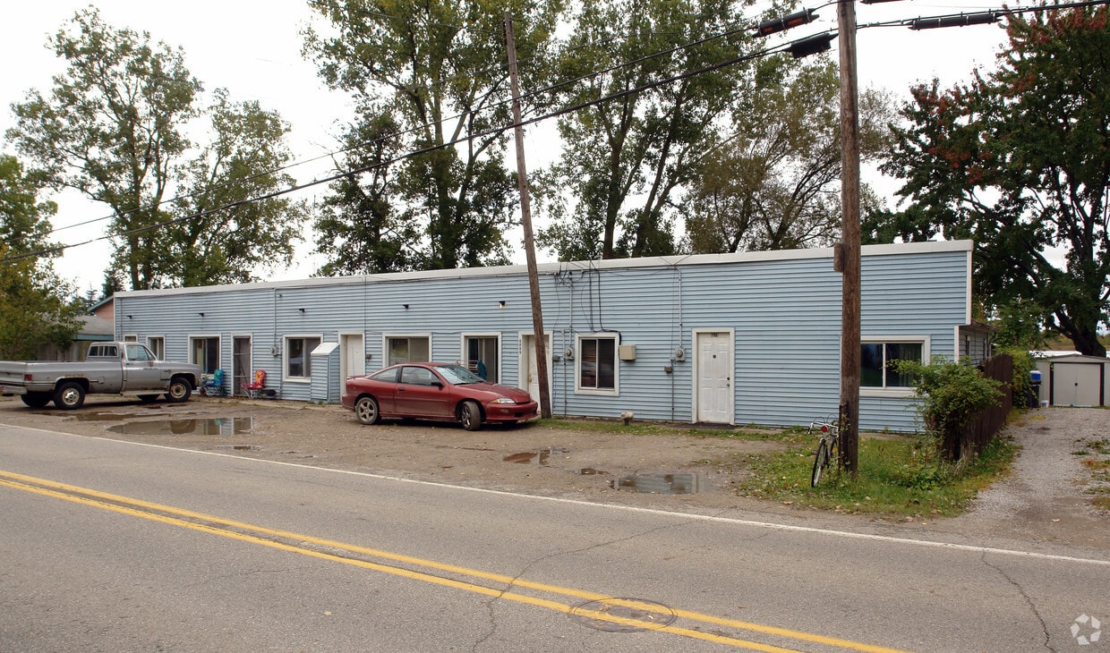 60706086 Park Lake Rd, Bath, MI 48808 Apartments in Bath, MI