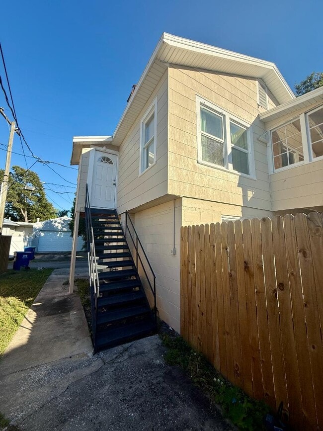 Foto del edificio - 1435 1/2 15th St N. - 1435 1/2 15th St N