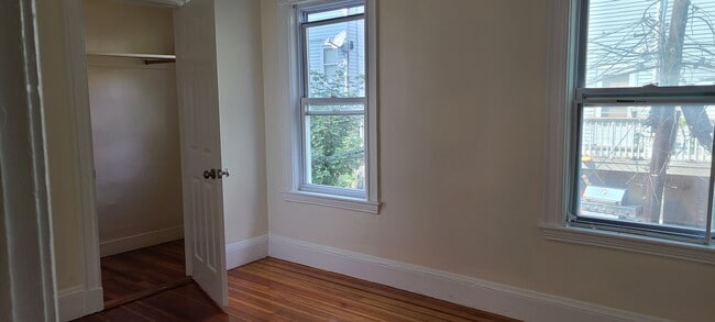 Building Photo - 10 Emrose Ter