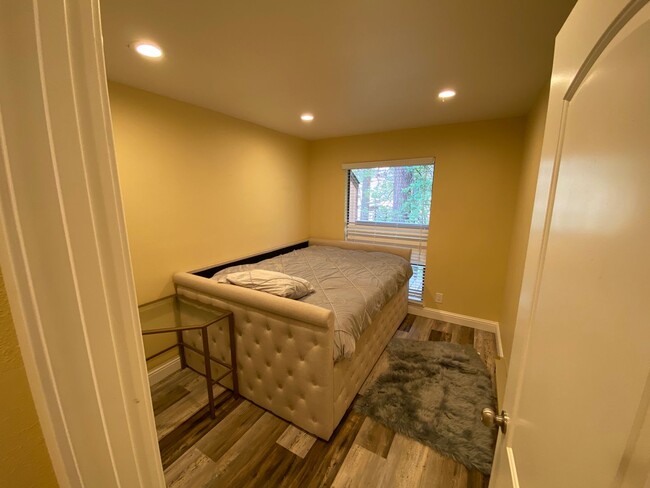 Building Photo - Seasonal Furnished Rental