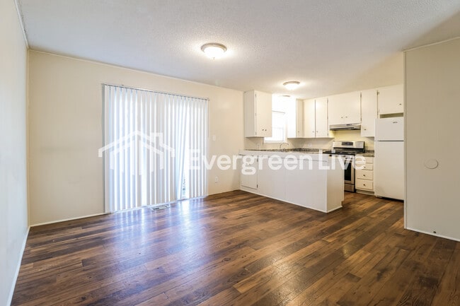 Foto del edificio - 5024 Lynn Ln