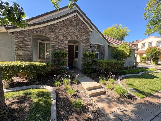 Foto del edificio - Beautiful 3 bed 2 Bath Home in Mountain House