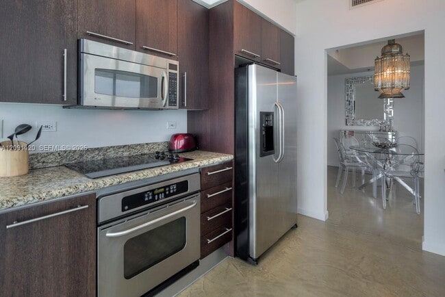 Building Photo - 6515 Collins Ave
