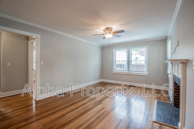 Building Photo - 8 Crescent Ridge Dr