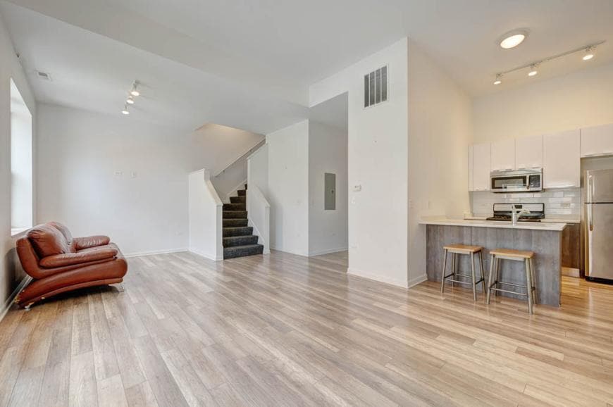 Foto principal - 2 bedroom in Chicago IL 60647