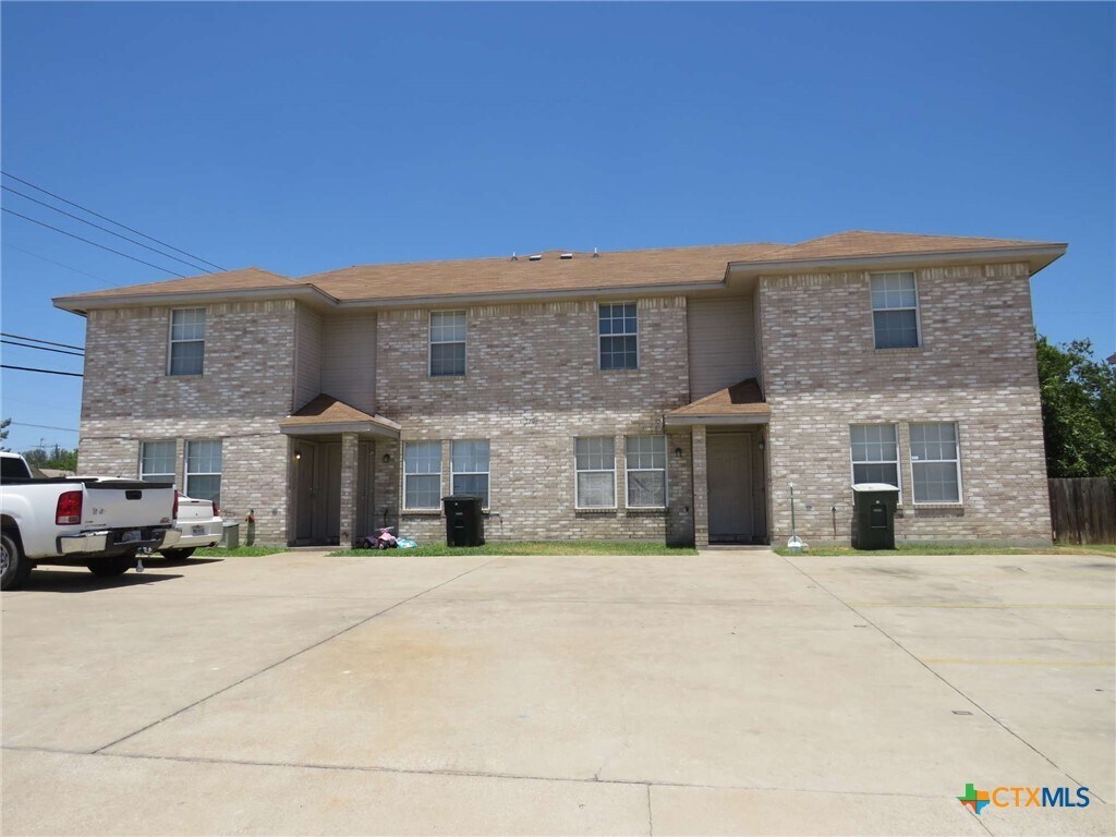 Foto principal - 5701 Redstone Dr