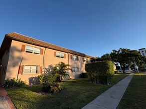 Building Photo - 650 SW 2nd Ave