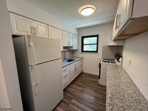 Building Photo - 401 US-22