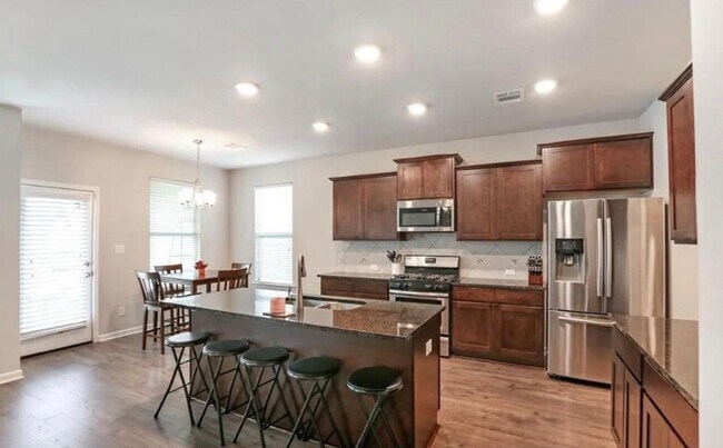 Foto del edificio - 39394 Legacy Lake Dr