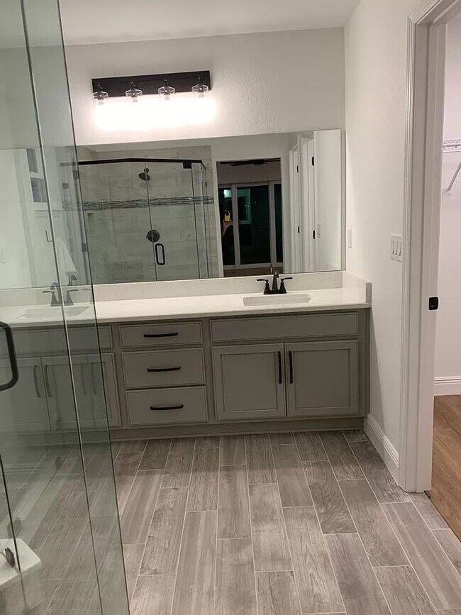 Foto del edificio - GREAT AND CONVENIENT 3/2 HOME PERFECT SIZE...