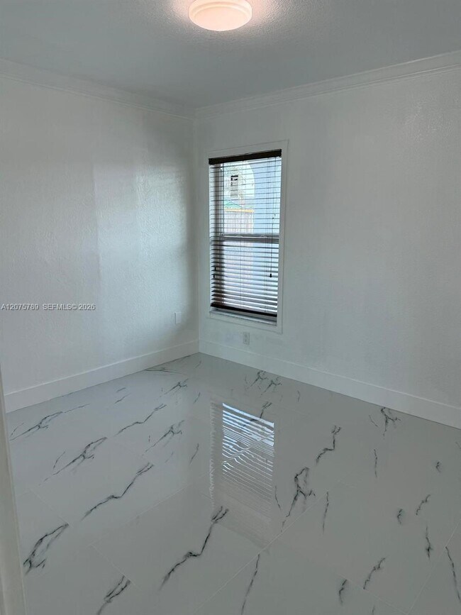Foto del edificio - 2775 W 71st Pl