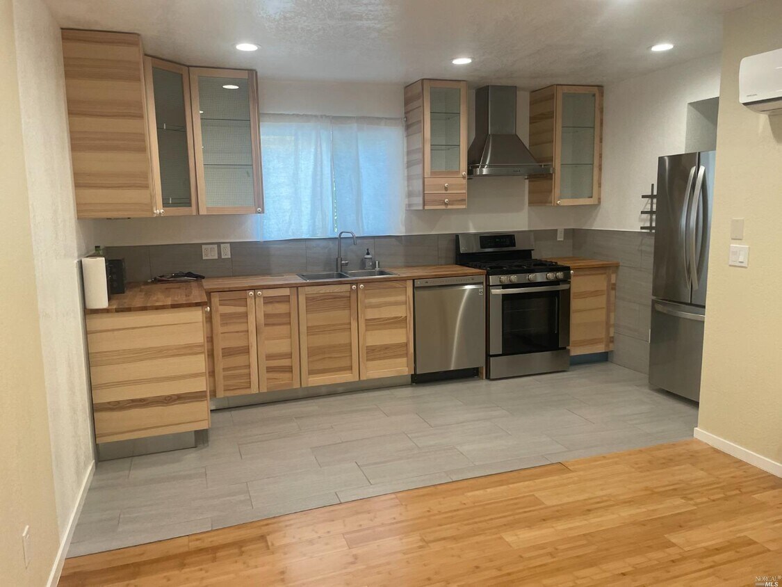 460 N Jefferson St, Dixon, CA 95620 Room for Rent in Dixon, CA