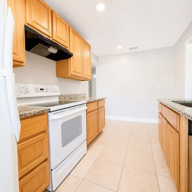 Foto del edificio - 1570/1572 CYPRESS DR