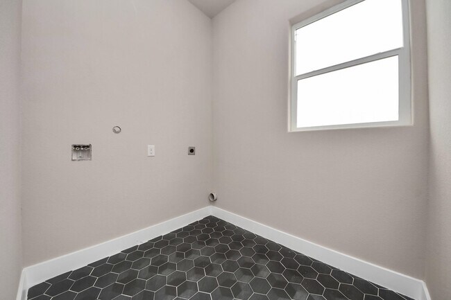 Building Photo - 11141 Rd 5503