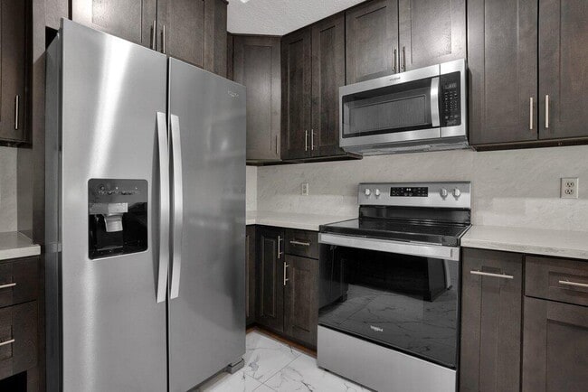 Building Photo - 77623 Woodhaven Dr S