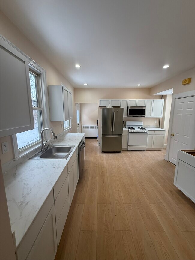 Cocina - 74 Morse St