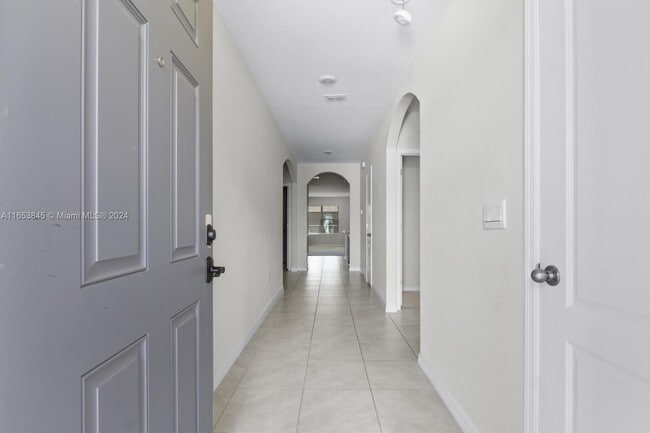 Building Photo - 318 Montgomery Ct