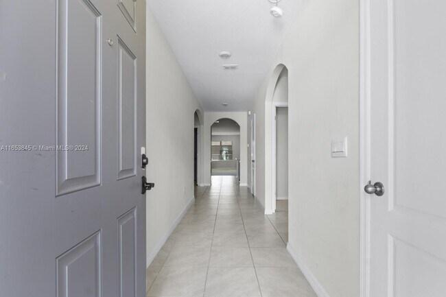 Foto del edificio - 318 Montgomery Ct