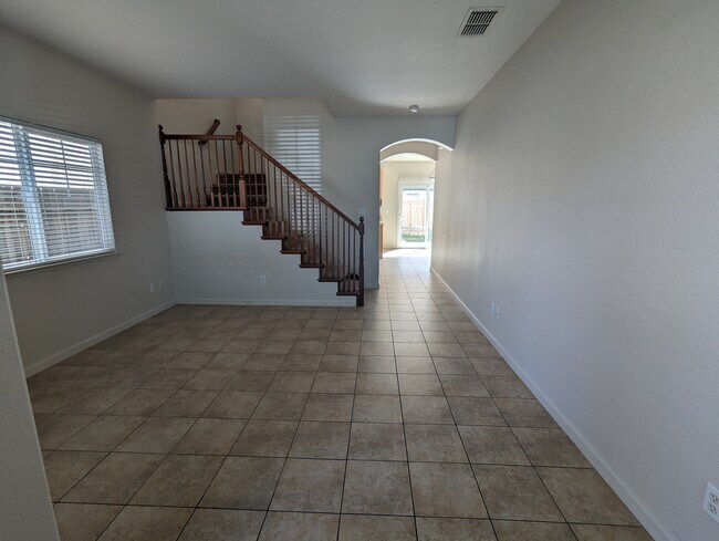 Building Photo - 1563 Loon Lake St