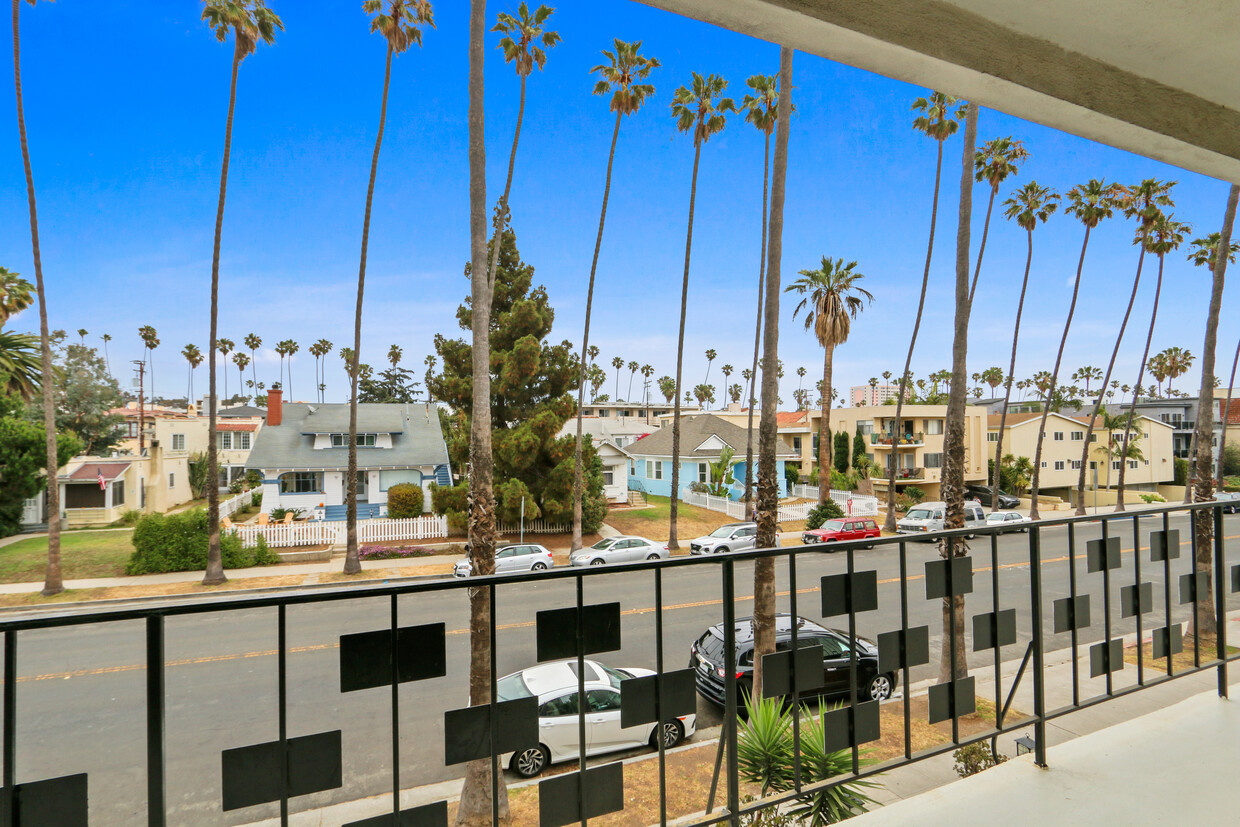 Building Photo - 918 4th Street in Santa Monica - steps to ...