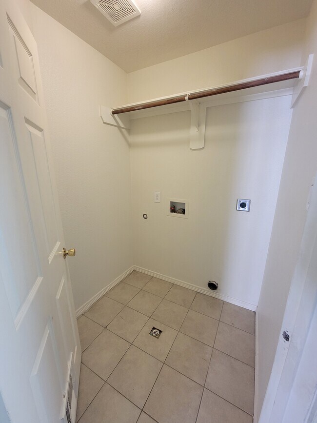 Building Photo - 3813 Lydia St