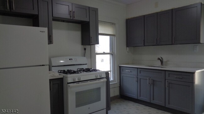 Building Photo - 20 Harding Ave