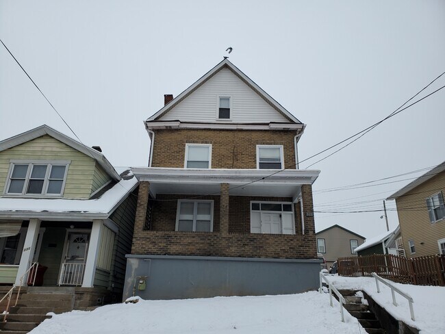 Building Photo - 328 James St