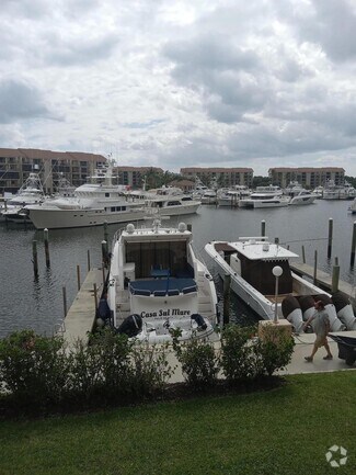 Building Photo - 2601 Marina Isle Way
