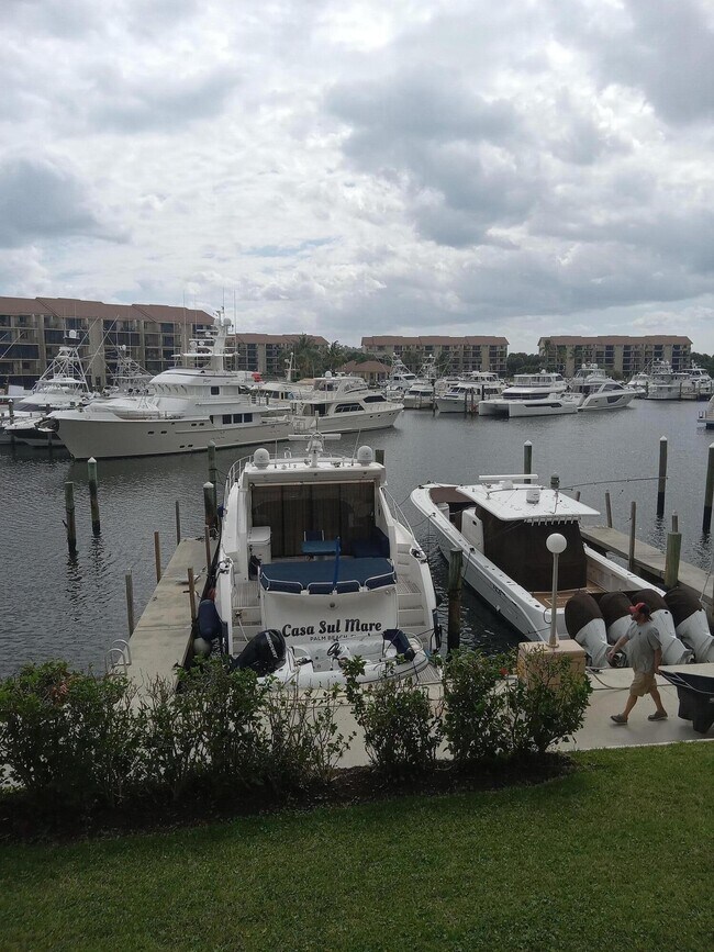 Building Photo - 2601 Marina Isle Way