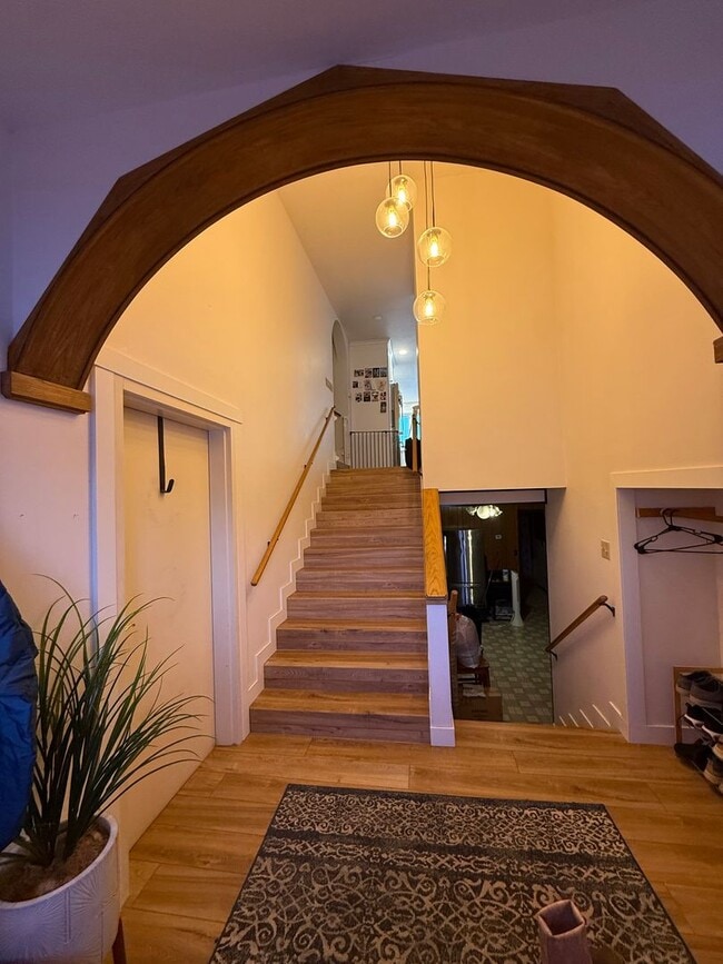 Foto del edificio - 4-bedroom home in Fairbanks / Dog friendly / Natural Gas