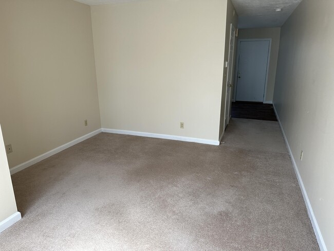 Building Photo - 165 Landings Dr