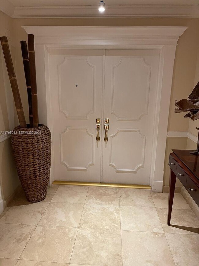 Building Photo - 600 Grapetree Dr