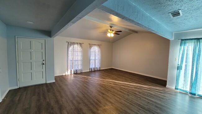 Foto del edificio - 1901 Glenwick Ln
