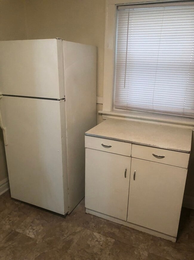 Building Photo - 1632 Ridgeland Ave