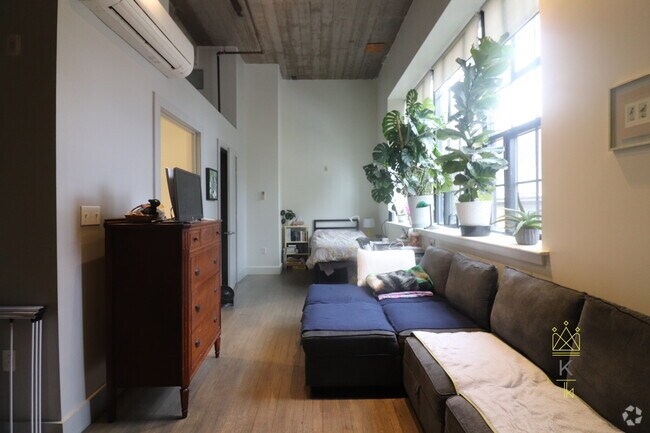 Building Photo - 20 Sunnyside St