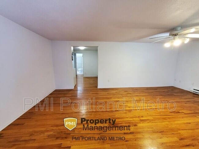 Building Photo - 2050 SE 141st Ave