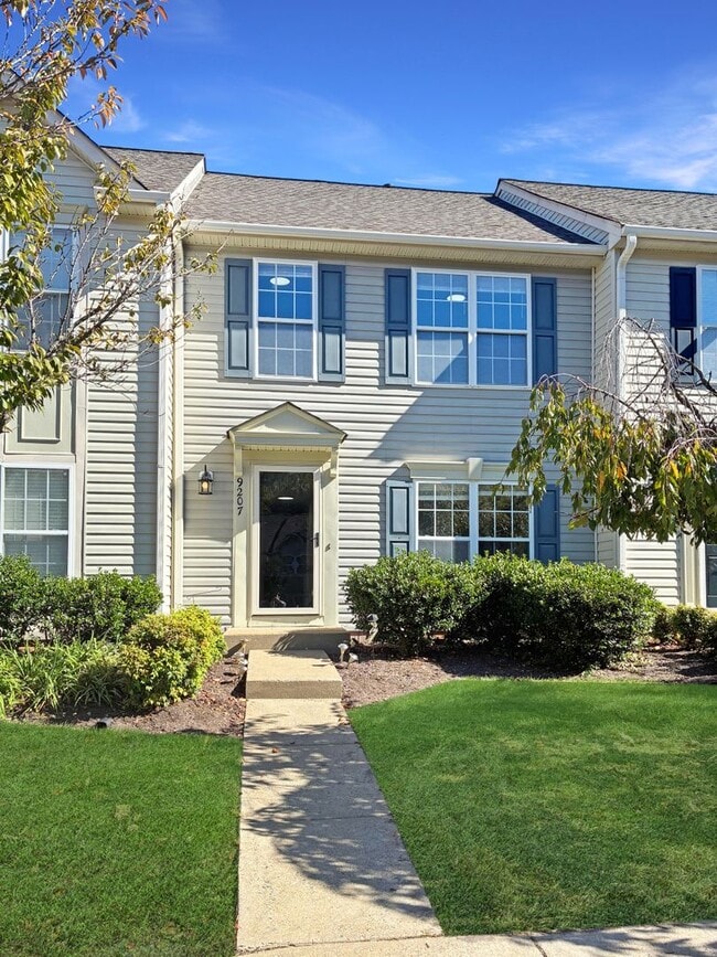 Building Photo - Holiday Special! – No Application Fee This Season! Charming 3 bed, 2.5 bath Townhouse in Henrico!