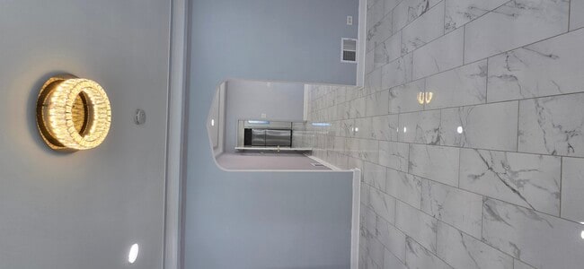 Foto del edificio - 3327 S Austin Blvd
