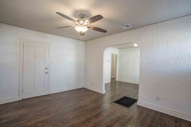 Foto del edificio - 1220 S Zunis Ave