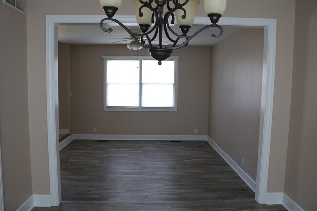 Foto del edificio - 2625 Jennifer Dr