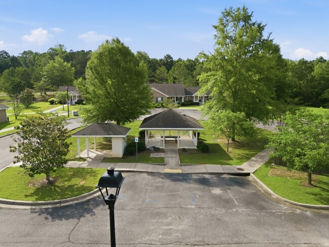 Building Photo - Country Club Cottages