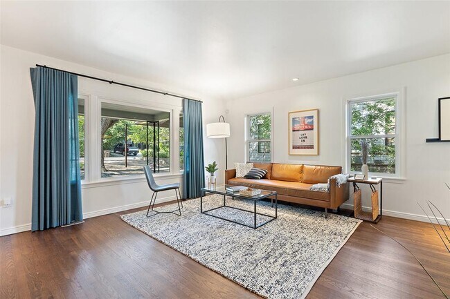 Foto del edificio - 2202 Montclaire St