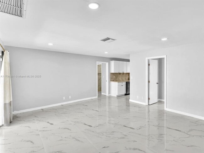 Building Photo - 1281 SW 32nd St