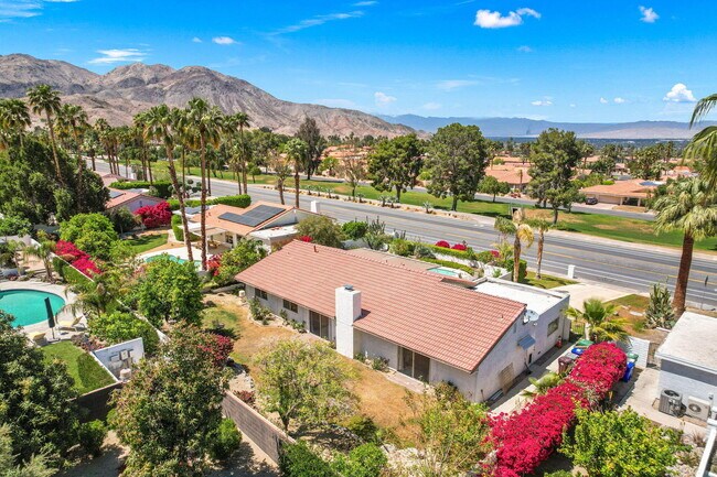 Foto del edificio - 73165 Haystack Rd