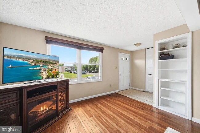 Sala de estar - 7037 Hames Ct