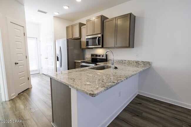 Foto del edificio - 5860 Tyndall Pkwy